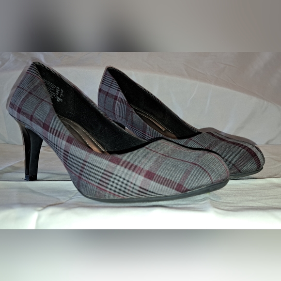 Low heels/pumps,COMFORT PLUS, size 9.5, Gray and Maroon. CUTE! - Picture 2 of 4